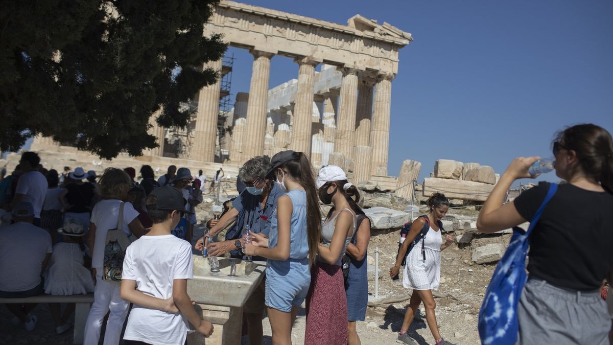 Zmatky před cestou do Řecka: Test, lékařské potvrzení a QR kód